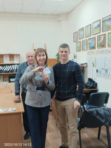 Сотрудников администрации Бабяковского сельского поселения наградили знаками комплекса ГТО.